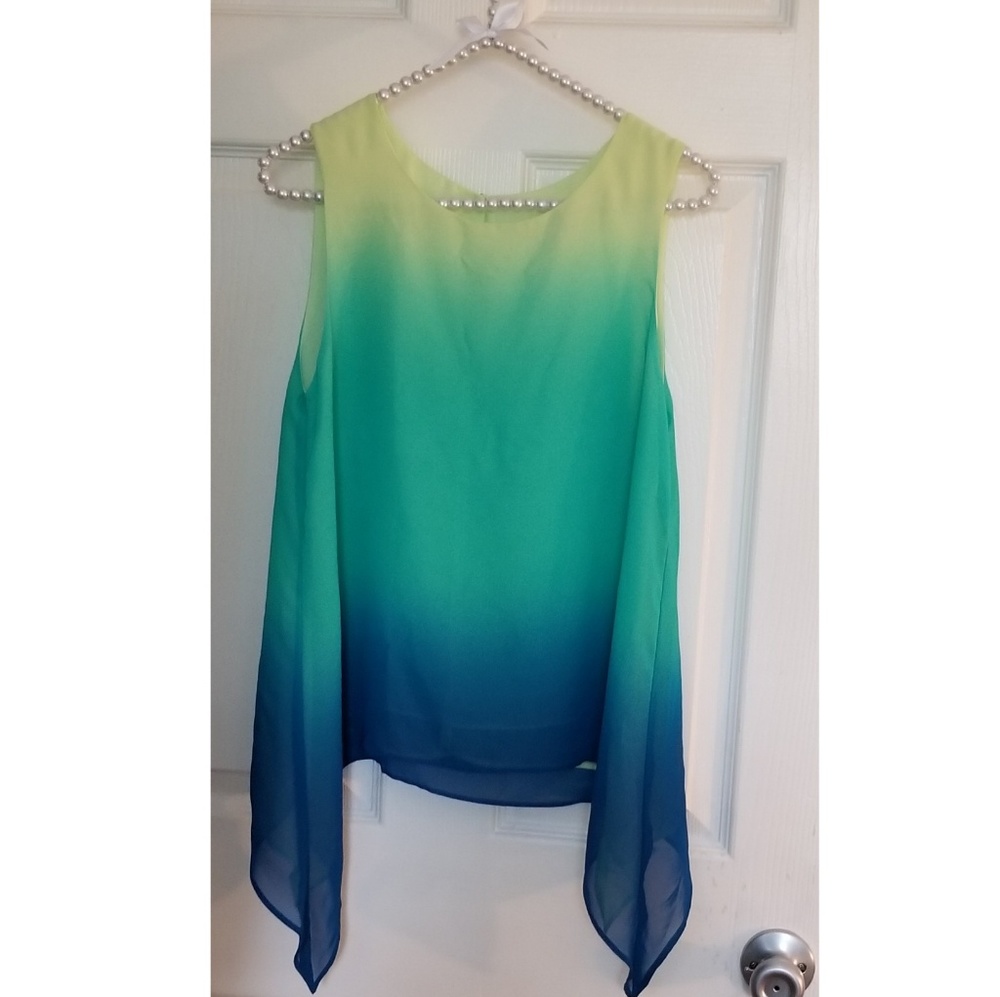 New York & Co. Shark bite hem Shell